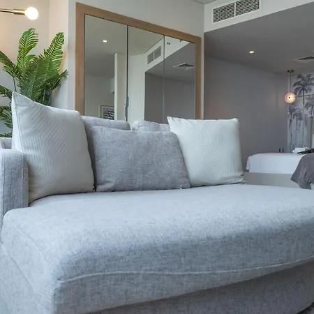 Stylish Studio Apartment With Impressive Decor And Furniture At Sky Garden! Dubaï Extérieur photo