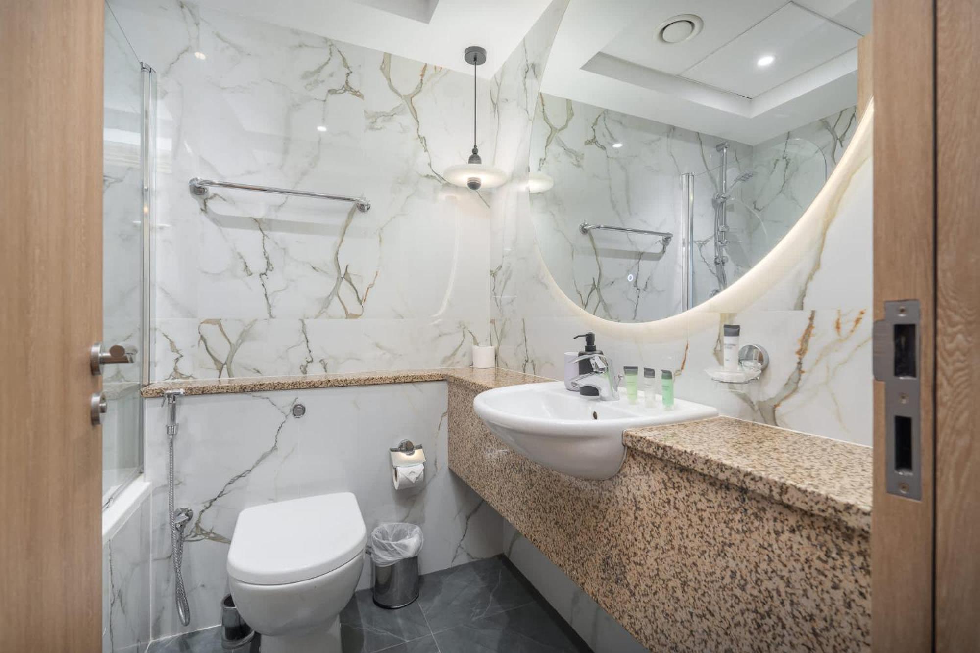 Stylish With Impressive Decor And Furniture At Sky Garden! Dubaï