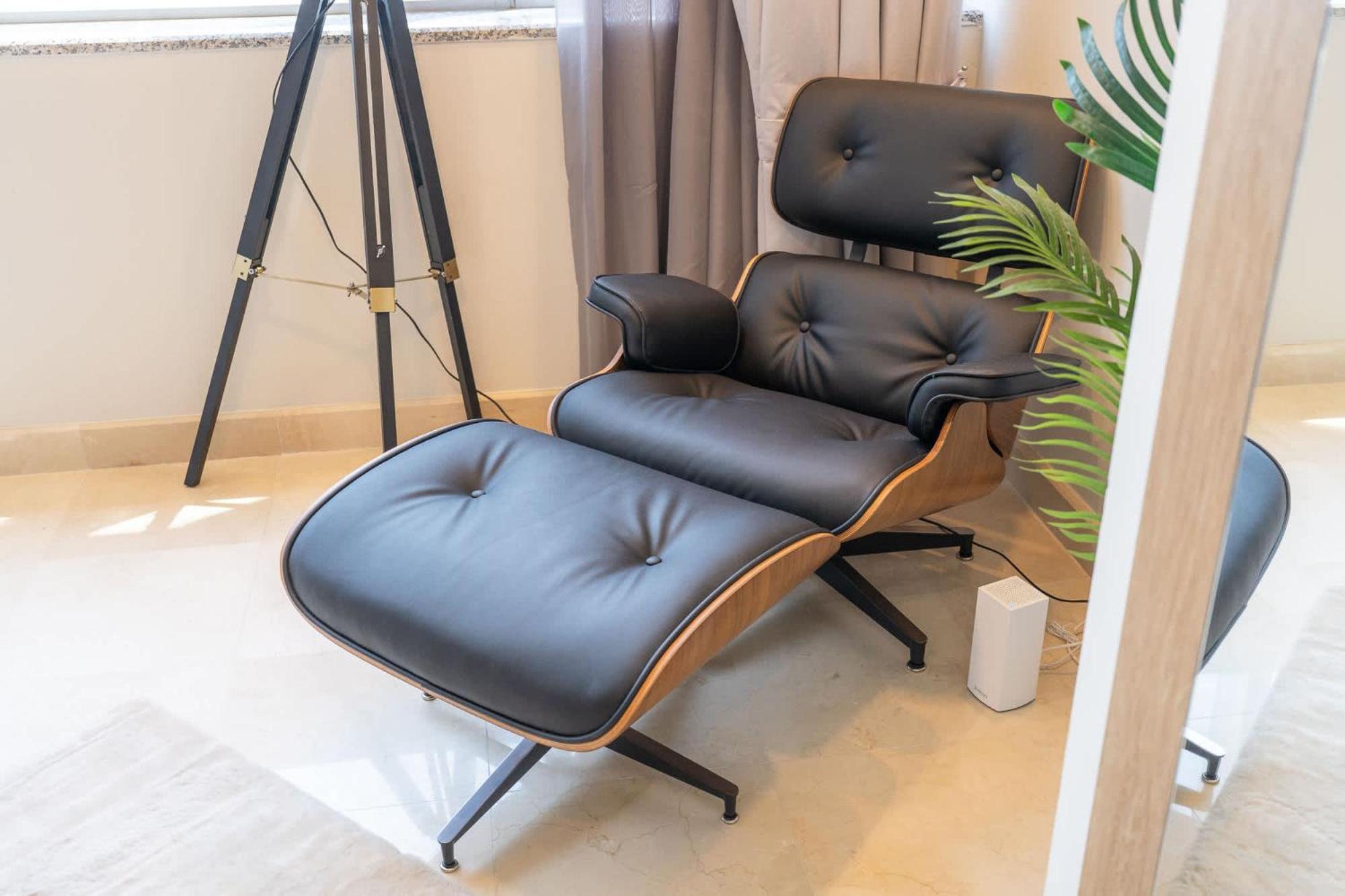 Stylish With Impressive Decor And Furniture At Sky Garden! Dubaï