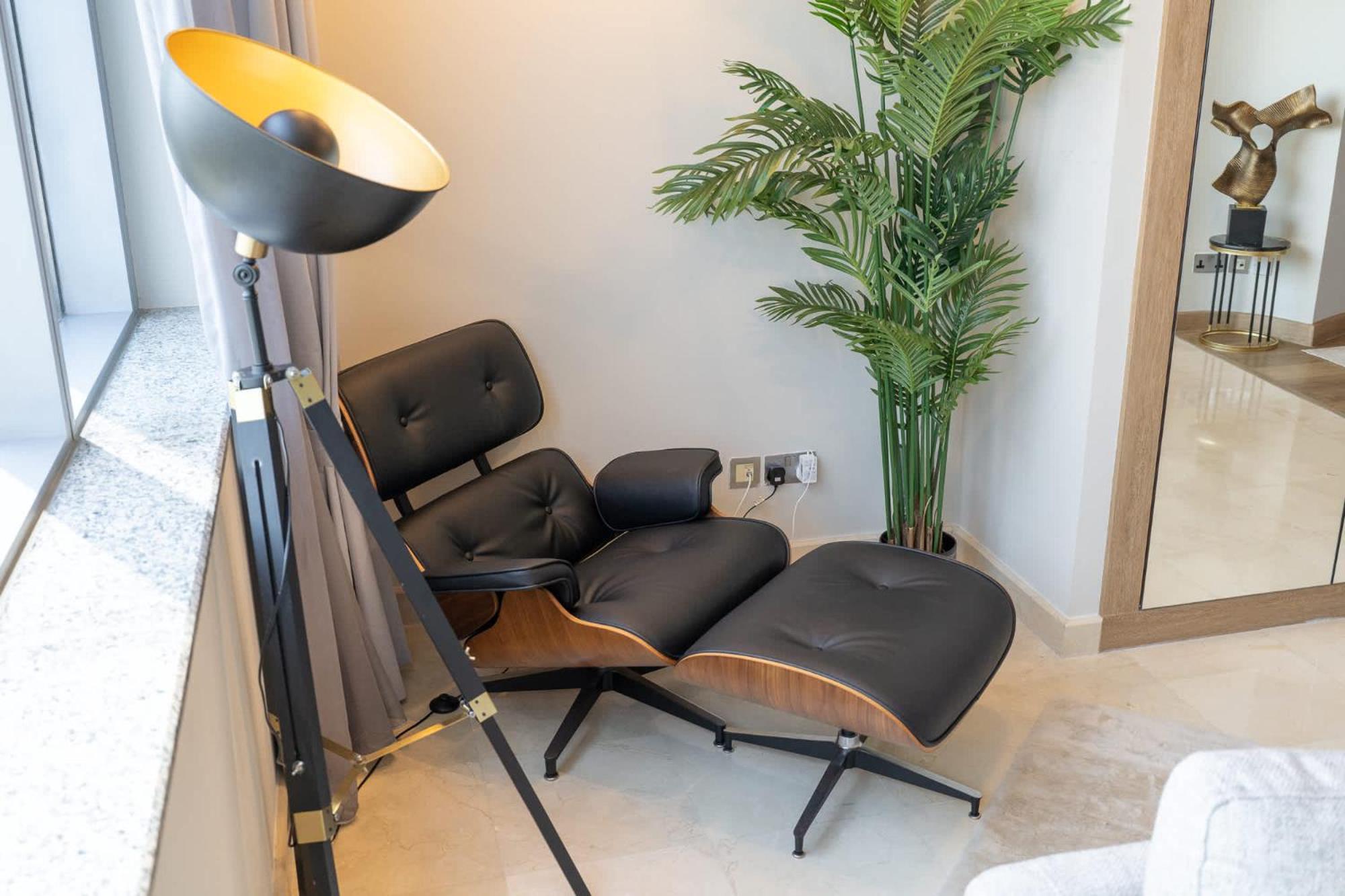 Stylish With Impressive Decor And Furniture At Sky Garden! Dubaï